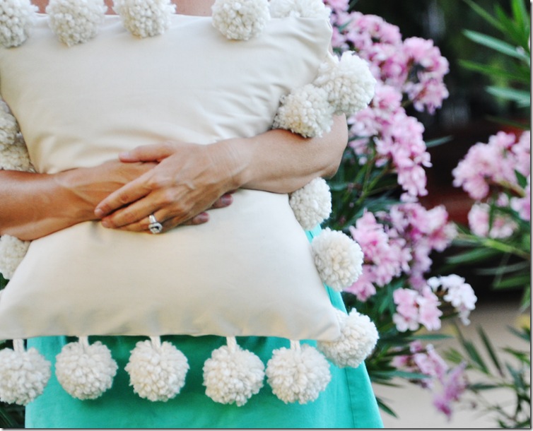 mondopompompillow 100 mondopompompillow 100