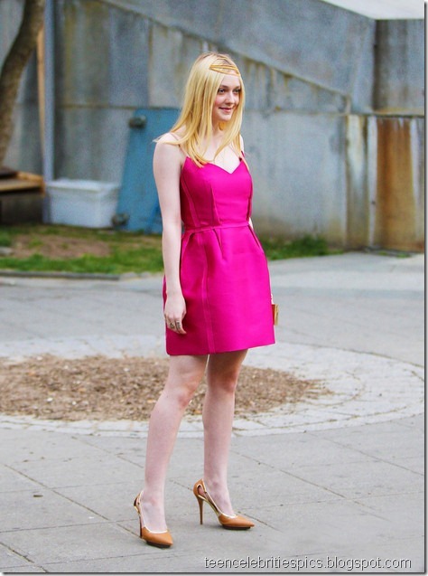 Dakota Fanning Hot In Pink Dress Pics 1