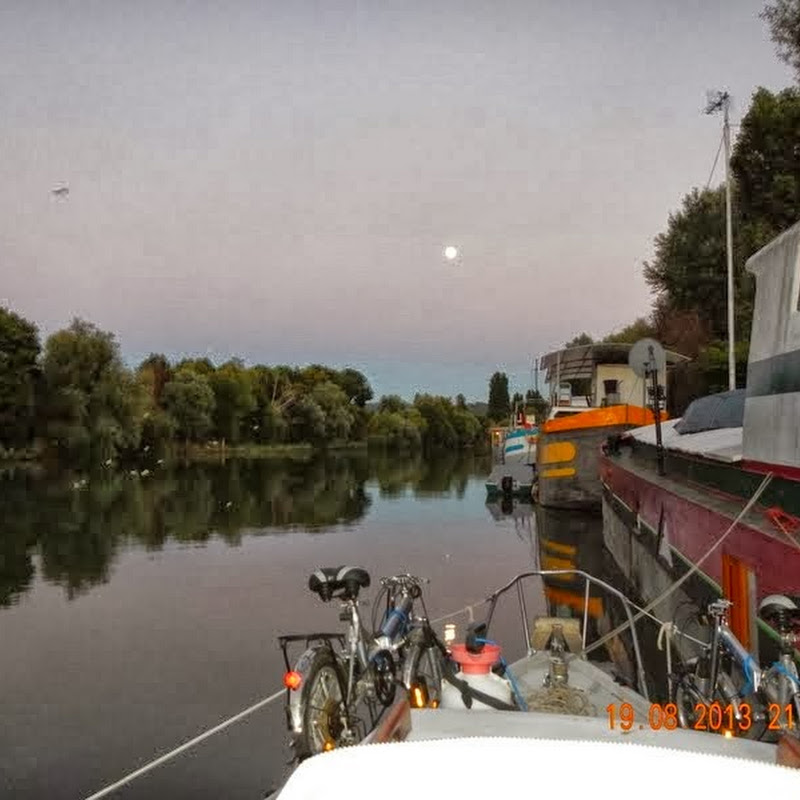 à couple d'une péniche d'habitation à PORT MARLY