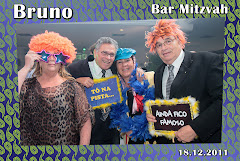Fotos do evento Bruno - 18.12.11. Foto numero 93 da Social Click Fotografia Digital, do Rio de Janeiro, RJ, que faz fotos divertidas, fotos malucas, fotos com fantasias, fotos na hora, fotografia maluca, fotografia divertida com molduras personalizadas. fotos divertidas malucas foto maluca animadas animado rj rio de janeiro divertida fantasia animada fotografia digital debutante retratos casamento de15 anos