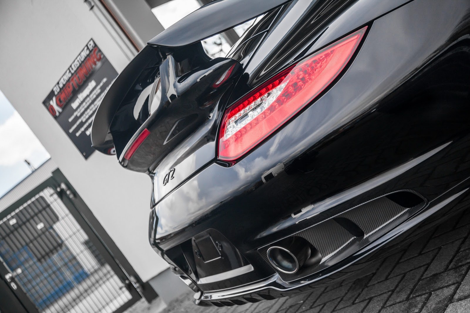 [O-CT-Porsche-911-GT2-11%255B2%255D.jpg]