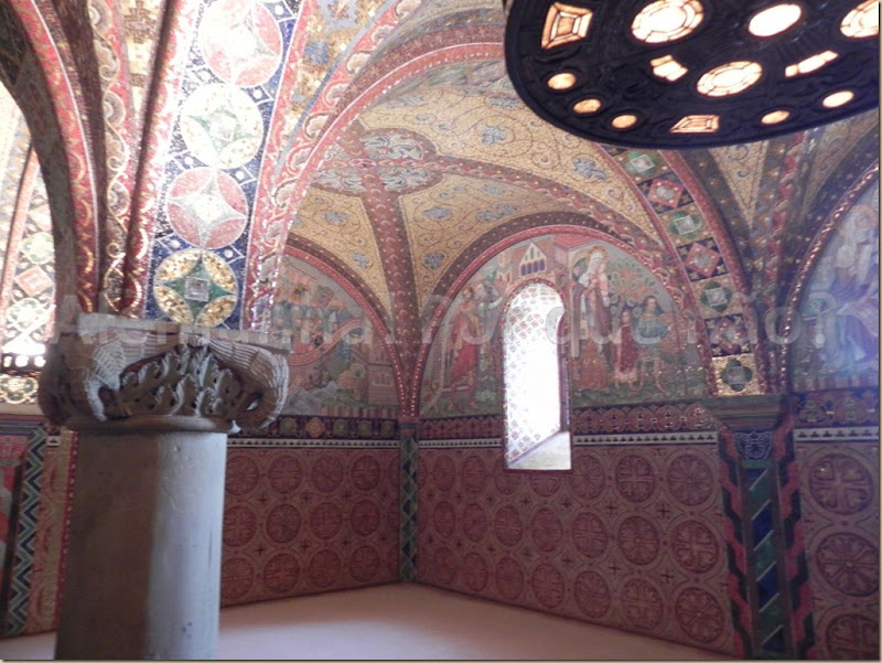 Quarto de Isabel. Em 1902 foram colocados em todas as paredes do quarto, mosaicos contando a história da vida de Isabel. Emocoinante! Quarto de Isabel da Turíngia: em 1902 foram colocados em todas as paredes deste quarto, mosaicos magníficos contando a história da vida de Isabel. Emocionante.