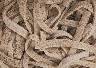 Pizzoccheri di saraceno rugosi freschi fatti in casa (picc) Pizzoccheri di saraceno rugosi freschi fatti in casa (picc)