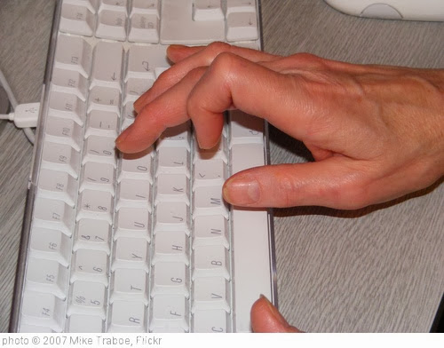 'hands on keyboard' photo (c) 2007, Mike Traboe - license: http://creativecommons.org/licenses/by/2.0/