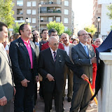 Autoridades ante el busto del Maestro Berná.