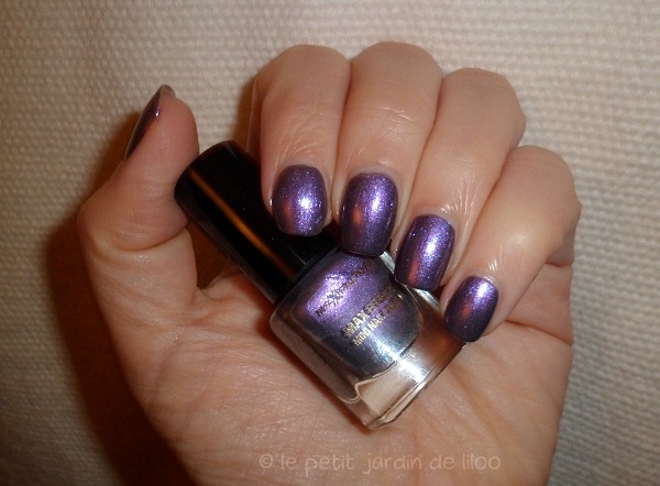 006-max-factor-max-effects-mini-nail-polish-moon-dust