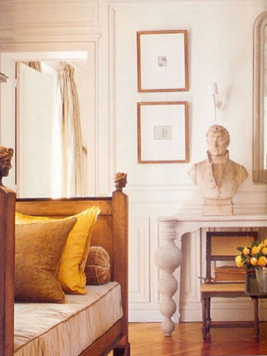 Beautiful gold accents adorn this living room. (this is glamorous)