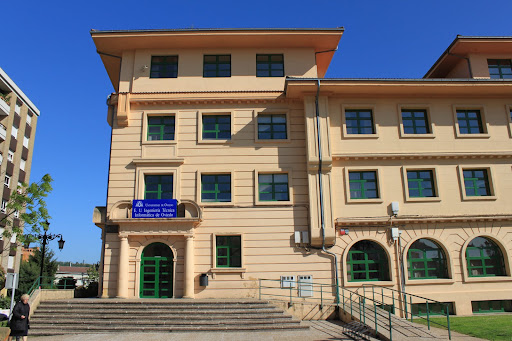Fachada principal del edificio del centro
