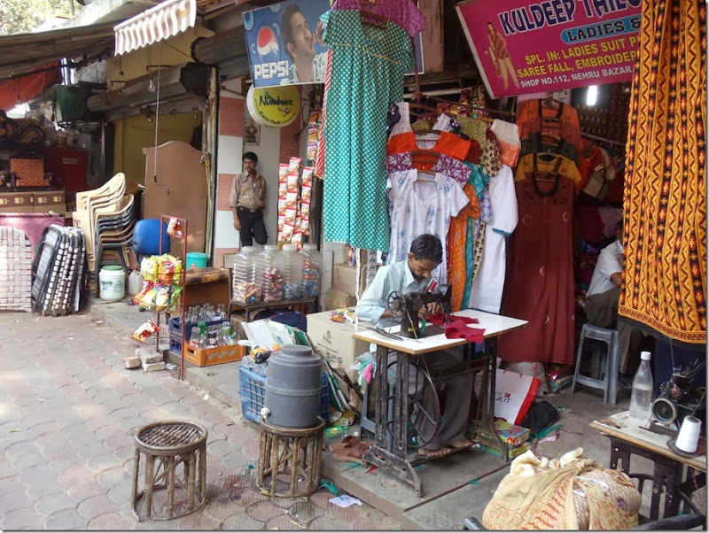New Delhi-Dilli Hat Market-_costureiro