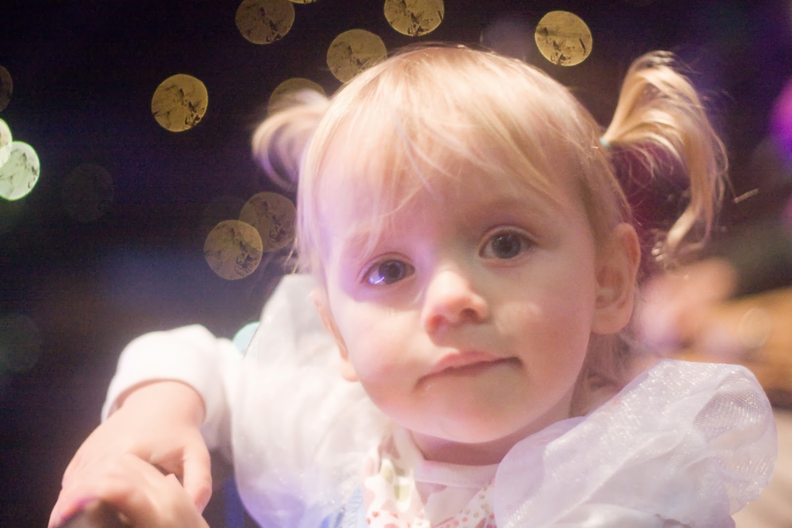 [12.7.13%2520disney%2520on%2520ice%2520emma%25202%255B4%255D.jpg]