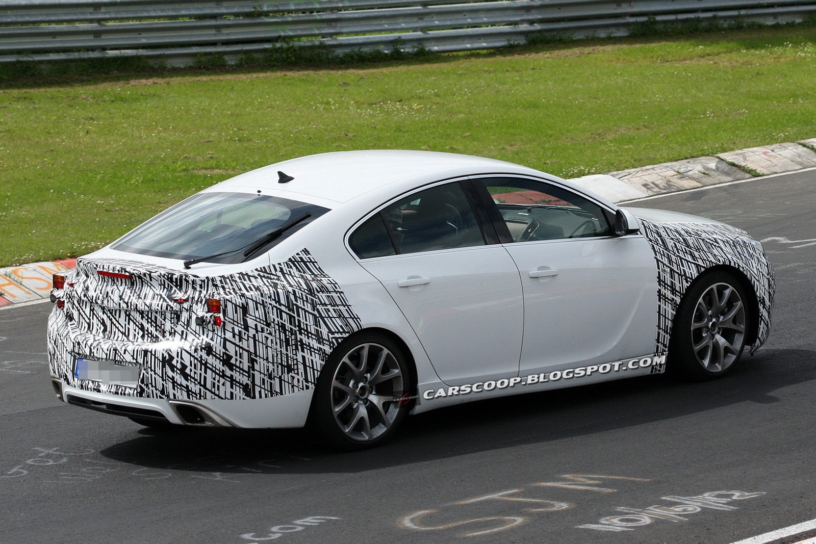 [2013-Opel-Insignia-OPC-6%255B3%255D.jpg]