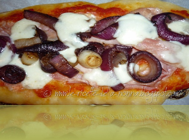 Pizza di pasta madre con prosciutto cotto e cipolla di Tropea (5)