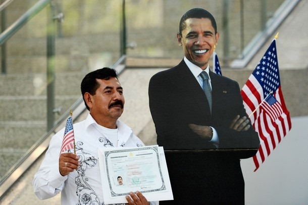 [garcia%2520gets%2520his%2520citizenship%2520papers%2520from%2520obama%255B7%255D.jpg]