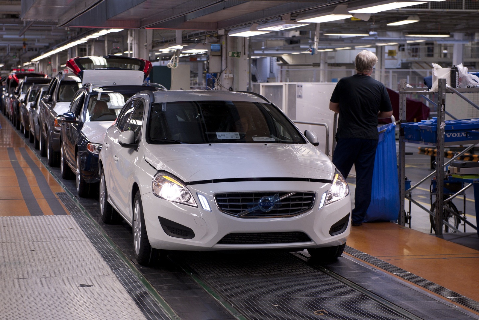 [Volvo-Torslanda-Plant-3%255B4%255D.jpg]