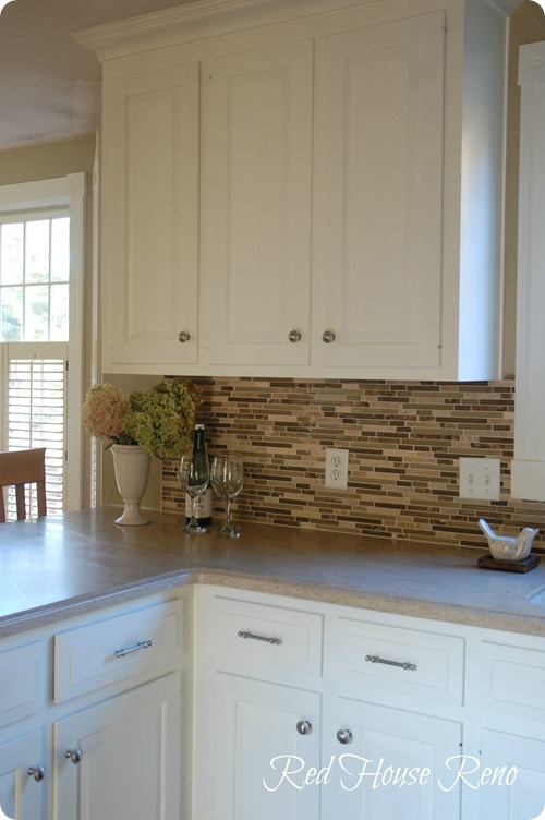 white kitchen natural backsplash