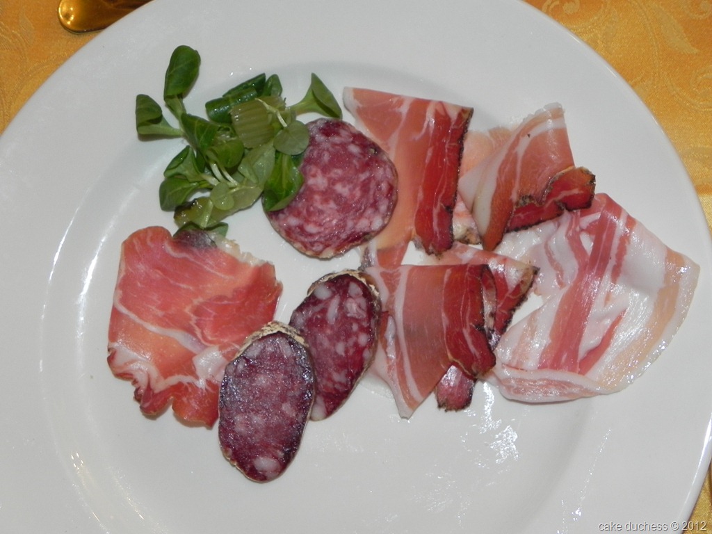 [DSCN1330%255B8%255D.jpg&description=Silent Sunday Italy: Ristorante La Madonnina')]