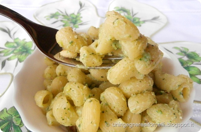 pipette pasta primo zucchine pesto mandorle ricotta parmigiano