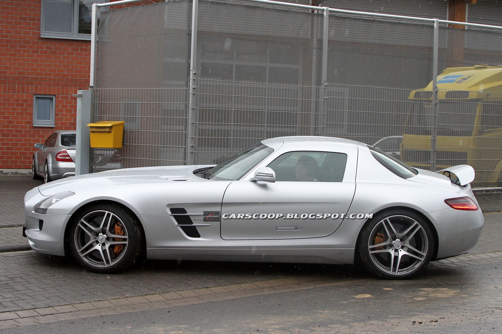 [2014-Mercedes-SLS-AMG-E-CELL_2%255B3%255D.jpg]