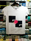 GUDAN GARAM Tシャツ
特別価格 ¥3,990-が¥2,000- GUDAN GARAM Tシャツ
特別価格 ¥3,990-が¥2,000-