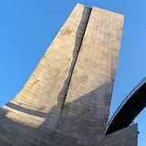 28/07/09 Bilbao, Guggenheim: la torre che fiancheggia il ponte