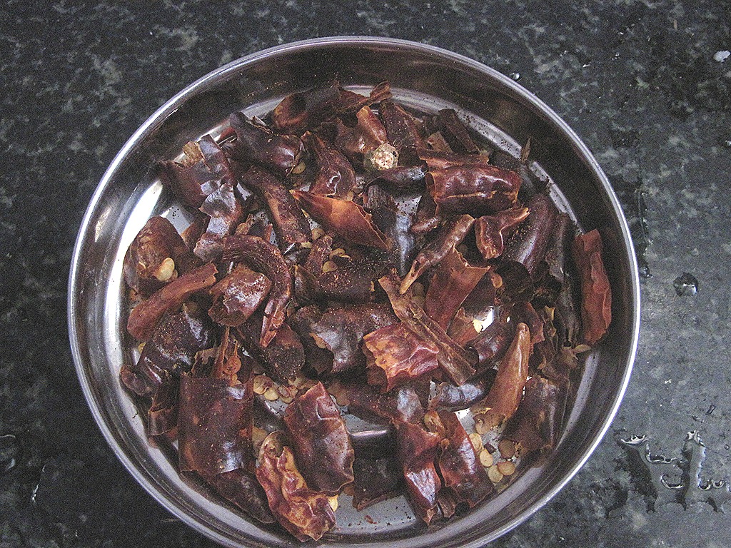 [pinched%2520chillies%255B11%255D.jpg]