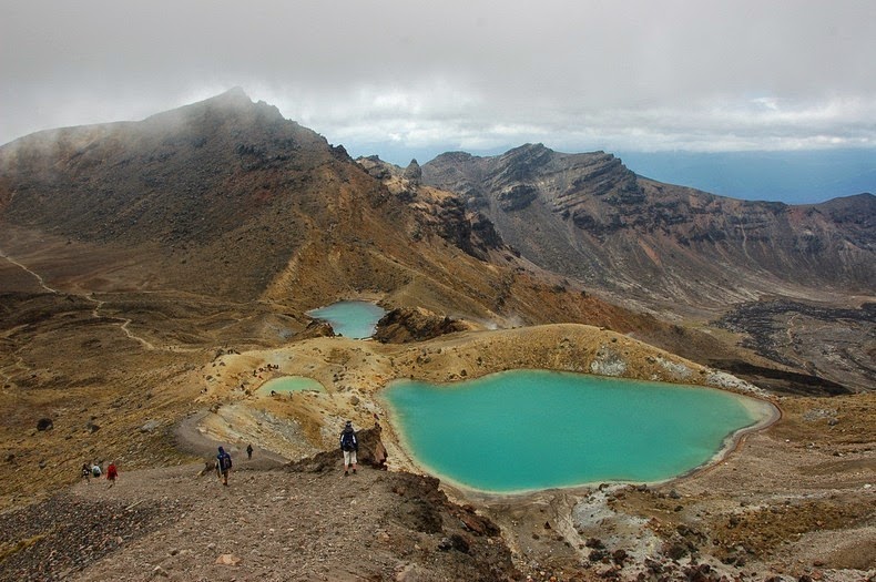 tongariro-lakes-2 tongariro-lakes-2