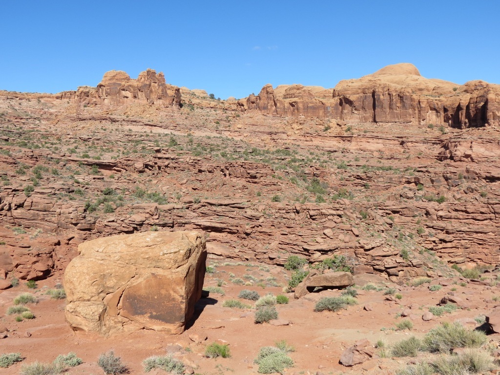 [moab_kane_creek_blvd_art_boulder_and%255B2%255D.jpg]