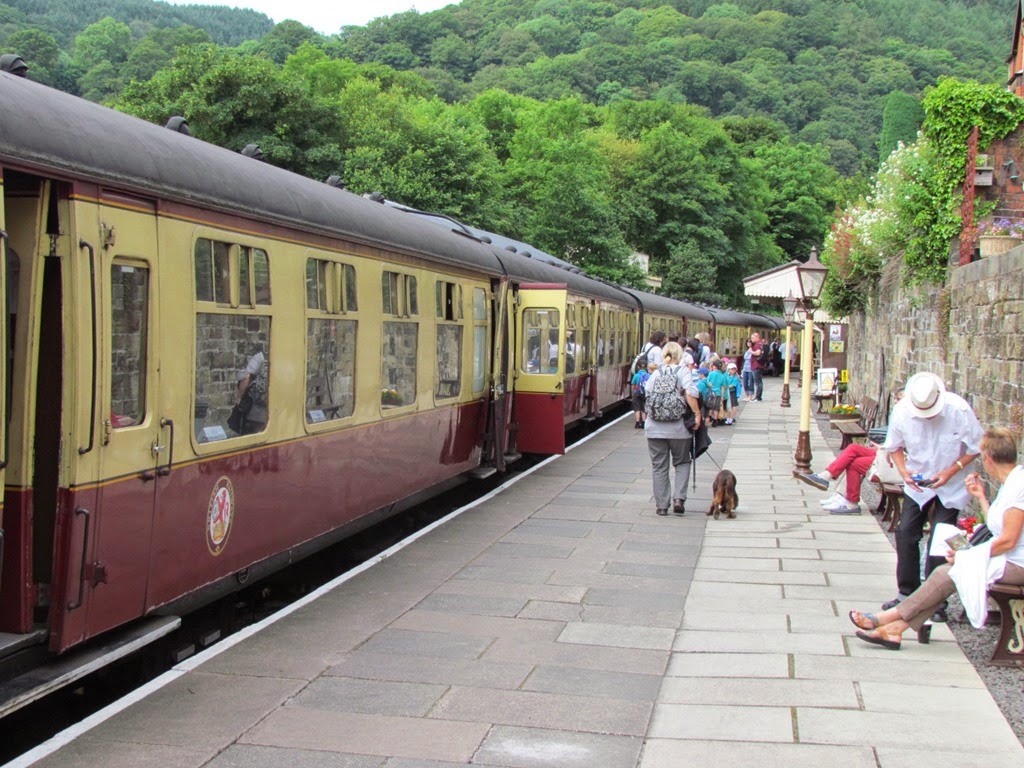 [Llangollen-Steam-Train-0033.jpg]