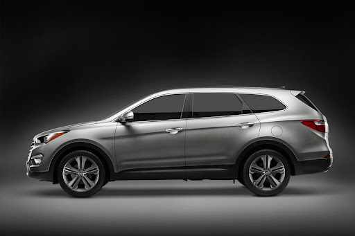 2013-Hyundai-Santa-Fe-01.jpg
