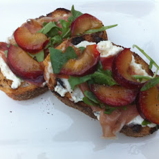Bruschetta with plums, serrano ham and ricotta