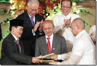 philippines-peace-signingHP