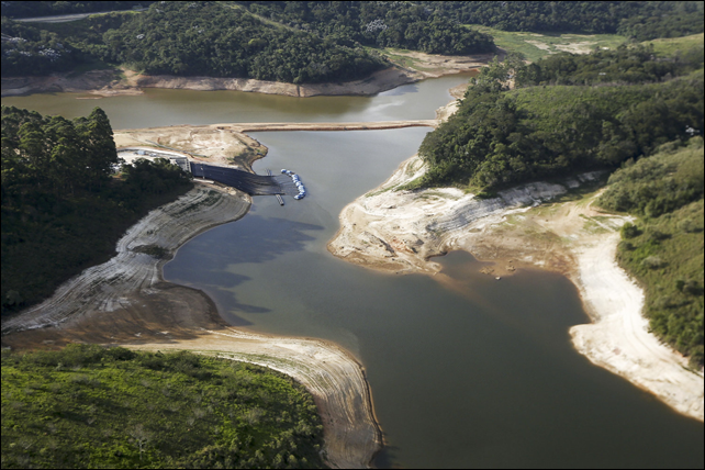 Aerial view of Brazil's Atibainha river dam in December 2014. It is part of Sao Paulo's system of dams, which supplies about half the water to the metropolitan region of 20 million people and is now at historic lows. Photo: Miguel Schincariol / AFP / Getty Images