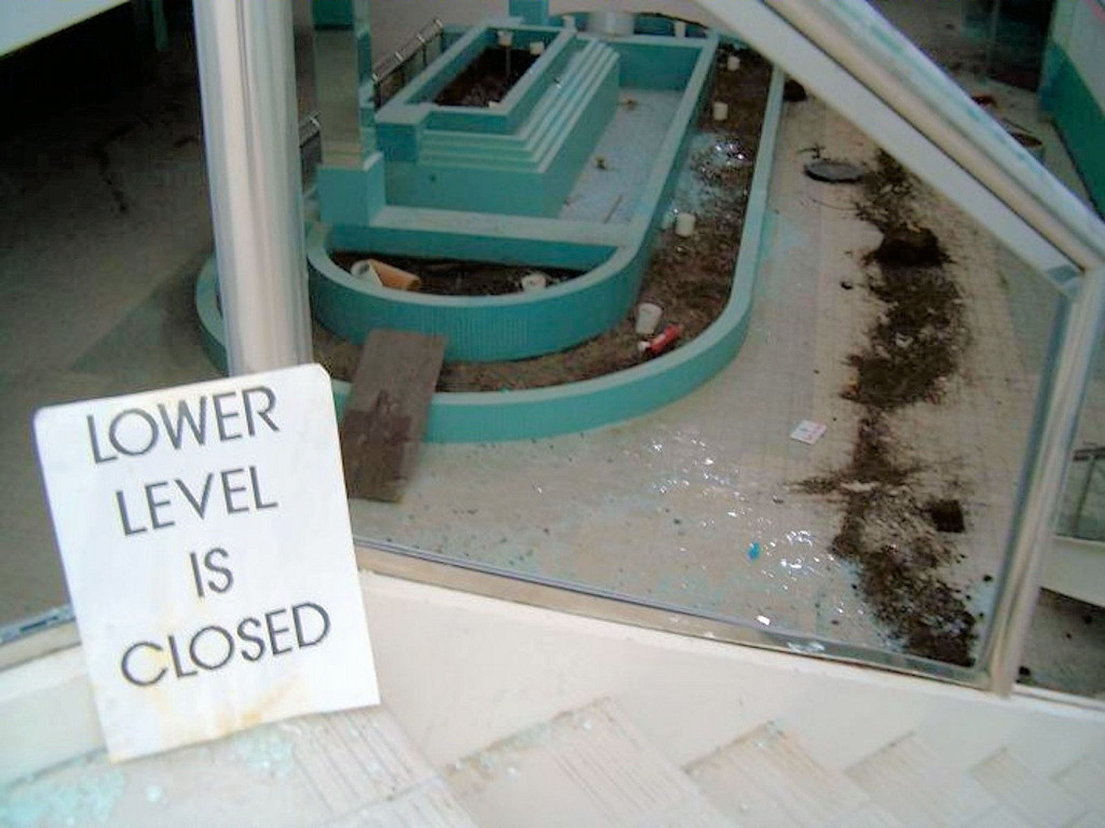 [Lower%2520Level%2520Closed%2520Sign%255B5%255D.jpg]