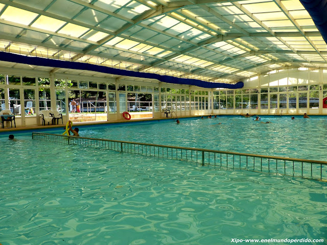 piscina-cubierta-balneario-villatoya.JPG