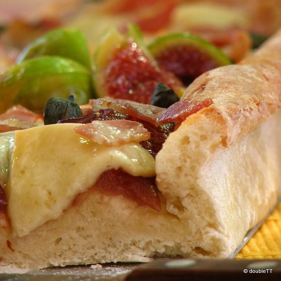 pizza sa slatkim od luka i smokava-10