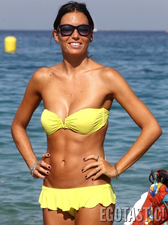 [elisabetta-gregoraci-in-a-yellow-bikini-02-675x900%255B2%255D.jpg]