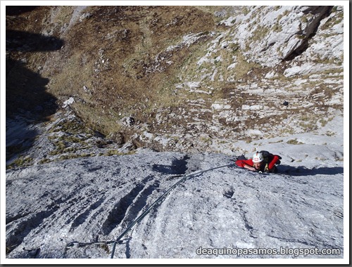 Via Intrusos 350m MD  7a  (6b A0 Oblig) (Alto Les Palanques, Picos de Europa) (Victor) 0025