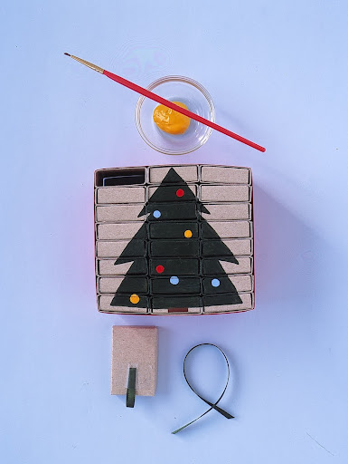 You can put together the match boxes and paint a holiday design on them before you label them by number. You can put together the match boxes and paint a holiday design on them before you label them by number.