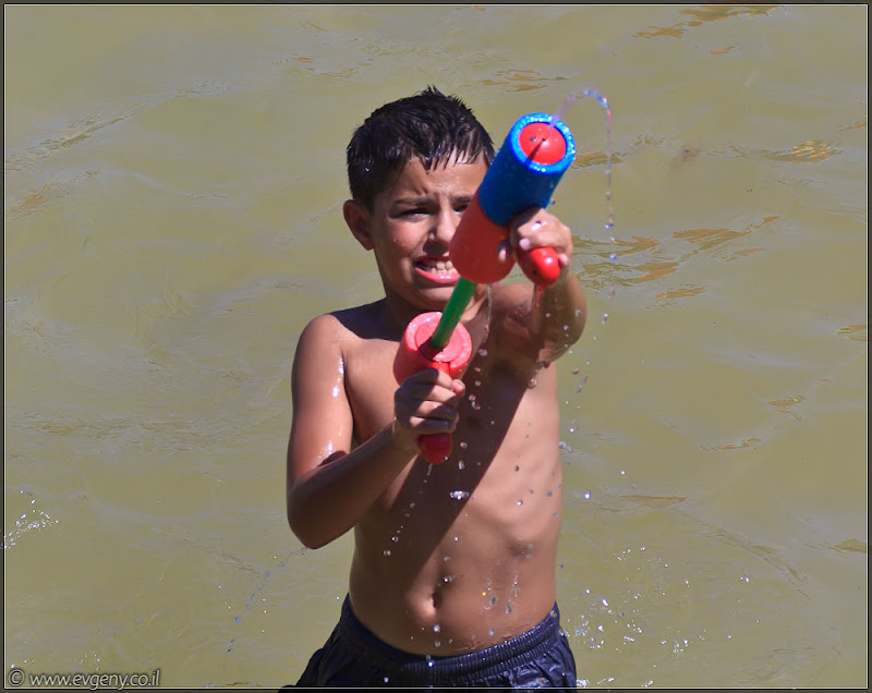 il/Настоящее мочилово в центре Тель Авива (20110701 ta water war 008 6707)