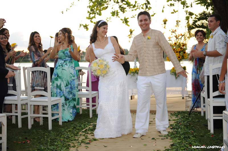 Fotos de Adriana e Cristian. Foto numero 00644 do fotografo de casamento Miguel Castello, de Brasilia, DF, que faz fotos de casamento (fotografia de casamento), fotos de 15 anos (fotografia de 15 anos), fotos de modelos (ensaios para books fotograficos), fotos de gravidas (fotografia de gestantes), fotos de debutantes, fotojornalismo de casamento, fotojornalismo social e fotografia de moda em estudio. fotos casamento distrito federal brasilia de 15 anos df brasília books modelos ensaio fotografico gravidas gravida festa festas book moda vestidos fotógrafos convite foto buquê noiva doces finos para