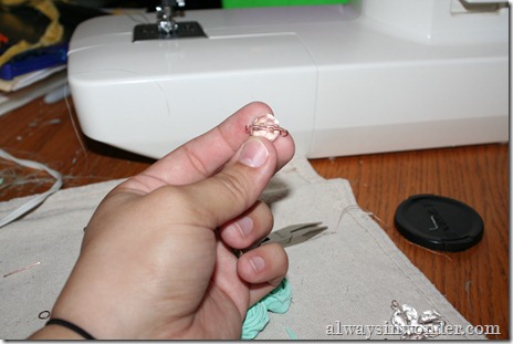 how_to_make_rose_necklace_with_fabric (15)