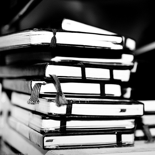 [black-and-white-books26.jpg]