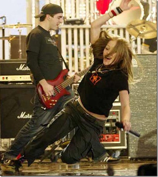 celebrities-falling-down-33