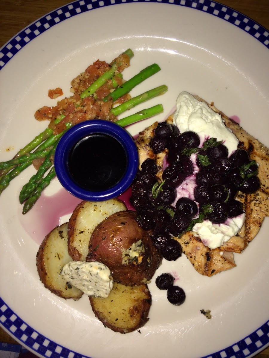 Salmon with goat cheese and blueberries
