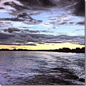 Pôr do sol no Rio Zambezi Autor Luiz Jr. Fernandes