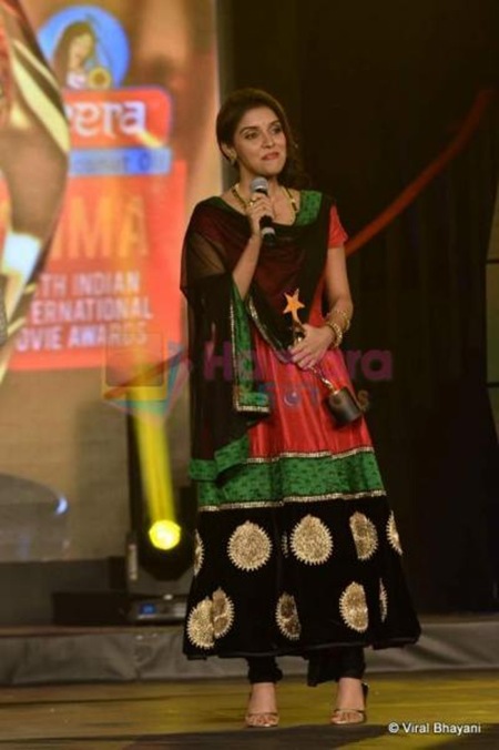 hpse_normal__2353548445_Asin Thottumkal at SIIMA Awards Red carpet at Dubai World Trade Centre on 22nd June 2012 (113)