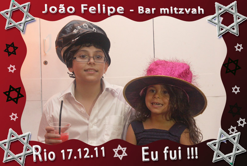Fotos de João Felipe - 17.12.11. Foto numero 02 da Social Click Fotografia Digital, do Rio de Janeiro, RJ, que faz fotos divertidas, fotos malucas, fotos com fantasias, fotos na hora, fotografia maluca, fotografia divertida com molduras personalizadas. foto divertida digital album de assinatura ao vivo social click brinde ari expressa valerio miguel victor fotos divertidas malucas maluca animadas animado festa casamento fotografo rio janeiro noivas fazer