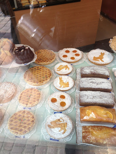 How delicious do these little pies, tarts, and loaves look? Yum!