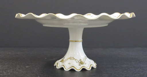 Here, you can see how the cake stand has a 