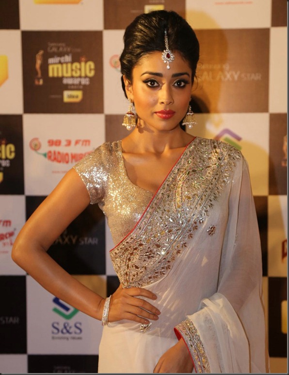 Shriya Saran @ Mirchi Music Awards 2013 (South) Photos